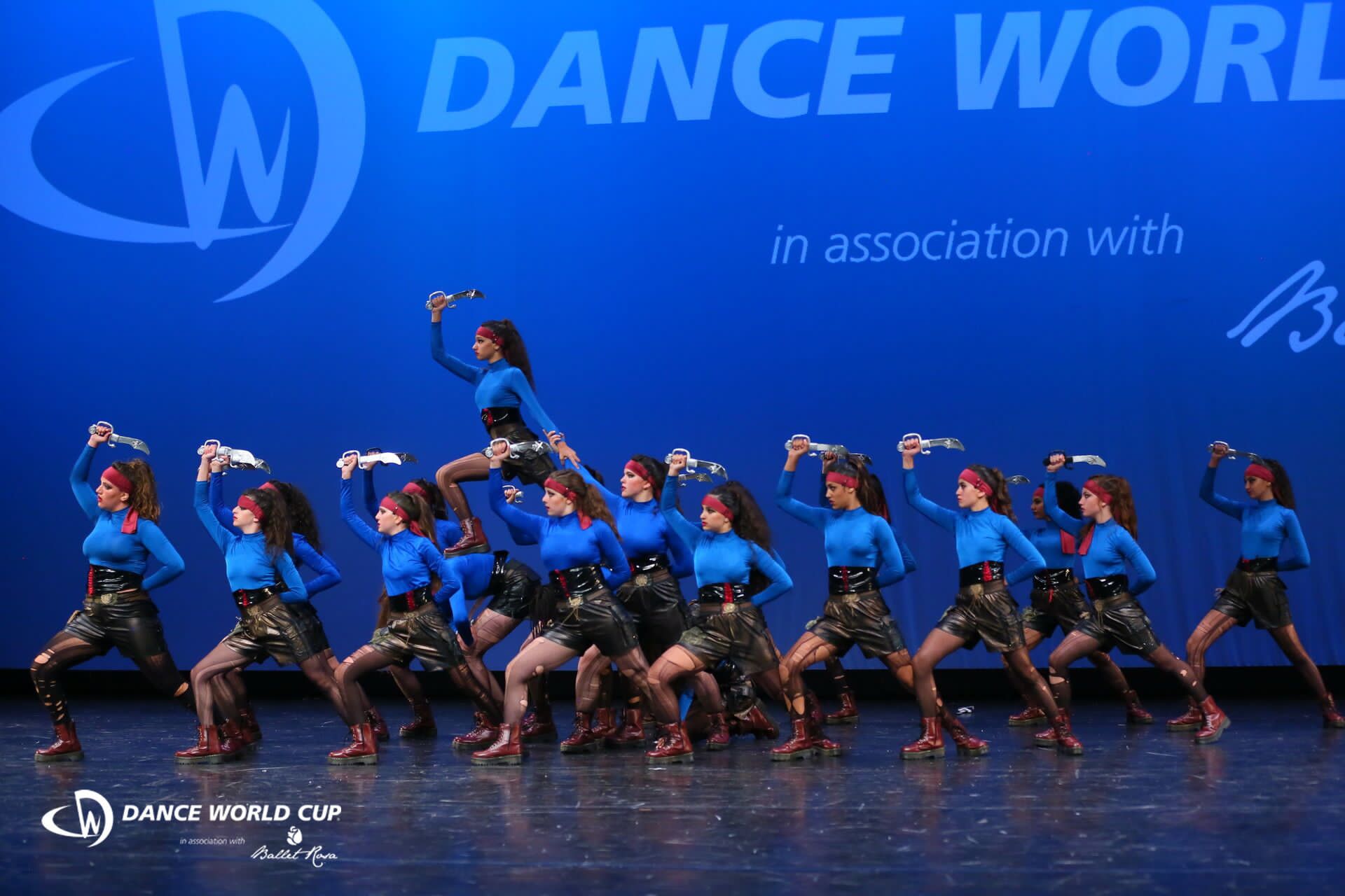 Dance World Cup - להקה כחולה